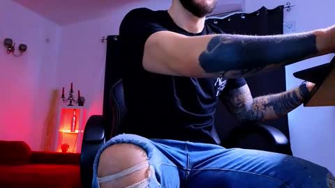 MightyAaron online show from December 1, 8:17 am