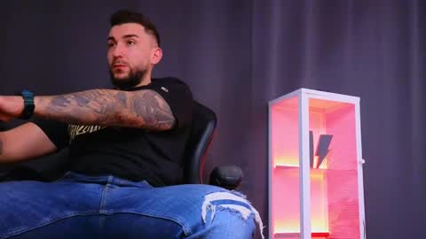 MightyAaron online show from December 8, 5:18 am