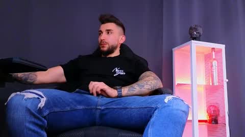 MightyAaron online show from February 24, 3:31 pm