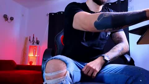 MightyAaron online show from December 2, 8:17 am