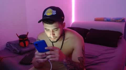 Mia and Liam online show from January 8, 7:45 pm