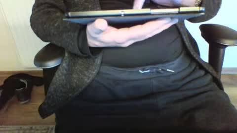 mik online show from January 8, 9:42 am