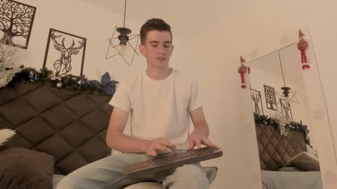 mikael online show from January 3, 2:43 am