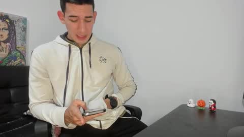 mike3xxx online show from October 26, 5:53 am