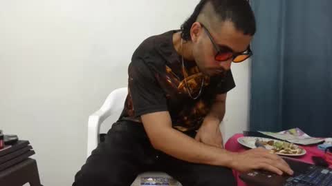 mike_leonrey22 online show from November 28, 10:33 pm