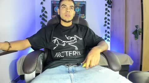 mikee_scooth online show from March 7, 8:34 am