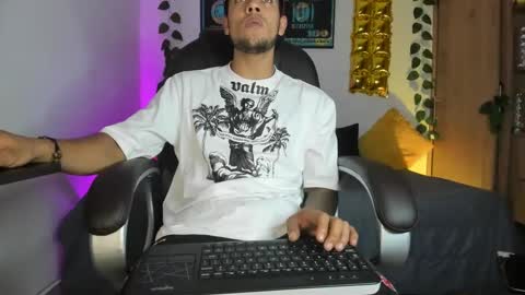 mikee_scooth online show from December 3, 4:35 am