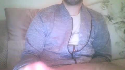 Snapshot of mikehockishuge9 chatting on January 19, 12:28 am mikehockishuge9 online show from January 19, 12:28 am