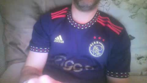 Snapshot of mikehockishuge9 chatting on February 27, 9:25 pm mikehockishuge9 online show from February 27, 9:25 pm