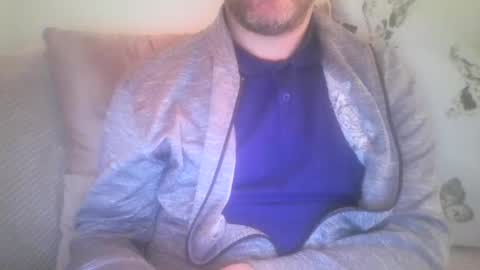 Snapshot of mikehockishuge9 chatting on January 2, 10:22 pm mikehockishuge9 online show from January 2, 10:22 pm