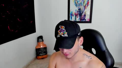 Snapshot of mikke_love chatting on October 6, 2:11 pm MIKKE online show from October 6, 2:11 pm