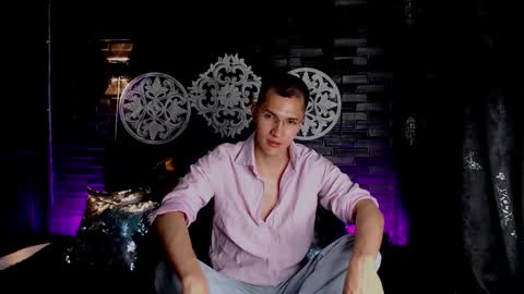 milandavid1 online show from March 18, 6:22 pm