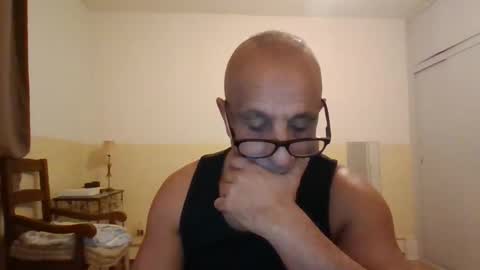 moment71200 online show from November 23, 4:40 pm