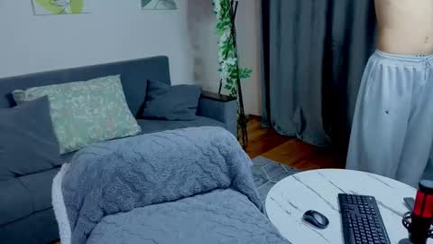 Felix and Maddy online show from November 22, 1:22 pm