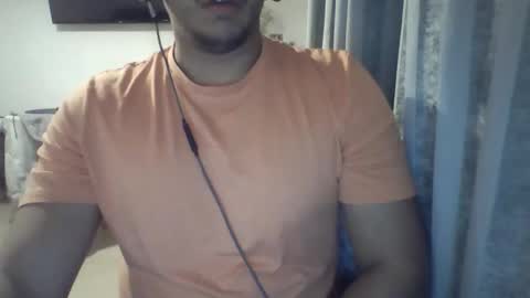 Snapshot of morenolatin19 chatting on October 24, 7:15 pm Jos Luis online show from October 24, 7:15 pm