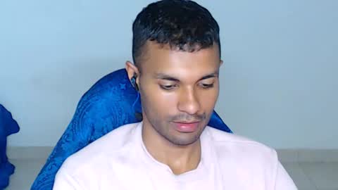 Max online show from April 17, 3:26 pm