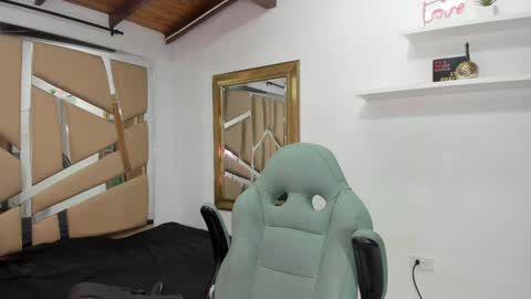 MIKEE online show from December 28, 3:04 am