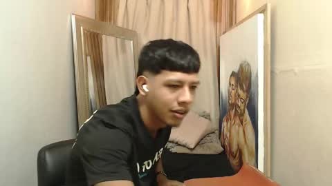 mr_stiven_ online show from December 3, 4:29 am