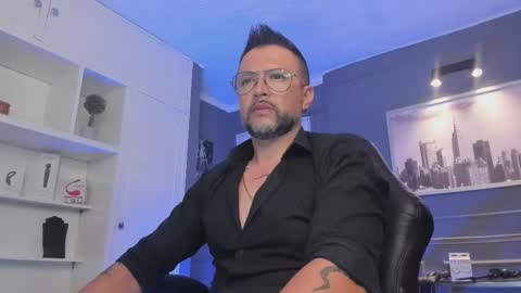 Snapshot of mrfrank_tattoo chatting on March 9, 3:49 pm MrFrank. online show from March 9, 3:49 pm