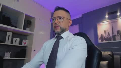 Snapshot of mrfrank_tattoo chatting on October 21, 12:19 pm MrFrank. online show from October 21, 12:19 pm