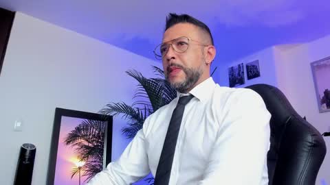 Snapshot of mrfrank_tattoo chatting on December 27, 12:01 pm MrFrank. online show from December 27, 12:01 pm