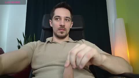 Snapshot of mrgreeneyes01 chatting on February 21, 7:44 am juan luis online show from February 21, 7:44 am