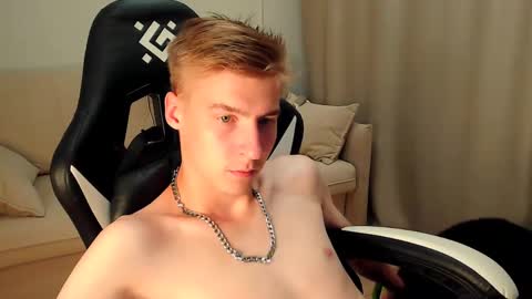 Snapshot of mrsexycum4u chatting on September 28, 9:02 pm Adam online show from September 28, 9:02 pm