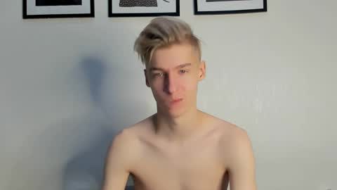 Snapshot of mrsexycum4u chatting on December 18, 6:35 pm Adam online show from December 18, 6:35 pm