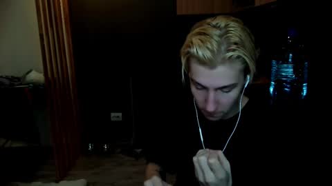 Snapshot of mrsexycum4u chatting on February 23, 9:58 pm Adam online show from February 23, 9:58 pm