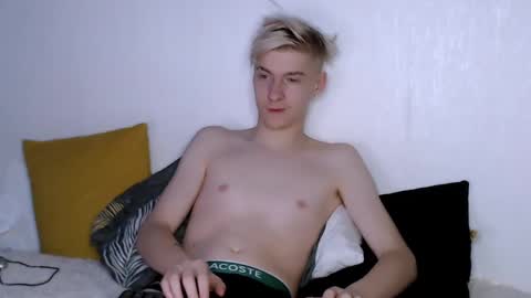 Snapshot of mrsexycum4u chatting on December 11, 3:37 am Adam online show from December 11, 3:37 am