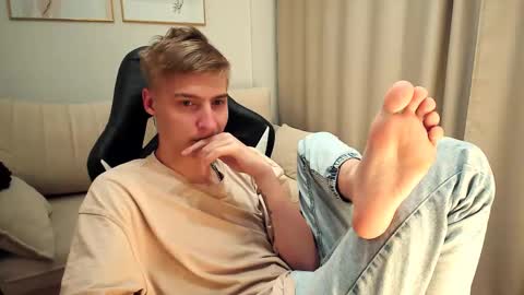 Snapshot of mrsexycum4u chatting on September 27, 9:01 pm Adam online show from September 27, 9:01 pm