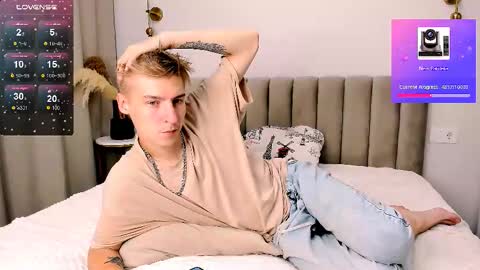 Snapshot of mrsexycum4u chatting on October 5, 9:52 pm Adam online show from October 5, 9:52 pm