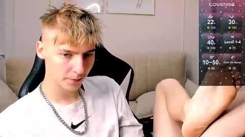 Snapshot of mrsexycum4u chatting on October 17, 10:58 pm Adam online show from October 17, 10:58 pm