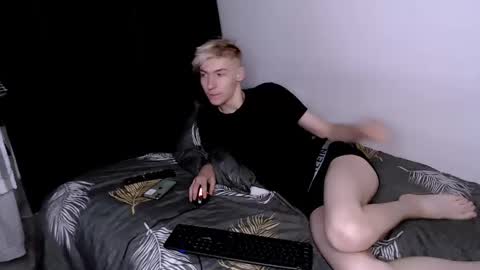 Snapshot of mrsexycum4u chatting on December 10, 12:05 pm Adam online show from December 10, 12:05 pm