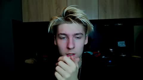 Snapshot of mrsexycum4u chatting on January 16, 12:02 am Adam online show from January 16, 12:02 am