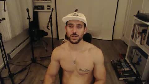 muchachote_ online show from December 20, 4:41 am