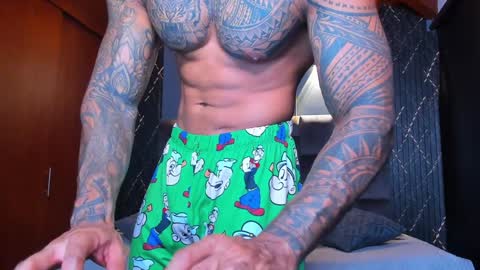 Snapshot of muscle_man19 chatting on December 19, 1:18 am Nick online show from December 19, 1:18 am
