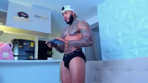 Snapshot of muscle_man19 chatting on February 16, 1:49 am Nick online show from February 16, 1:49 am