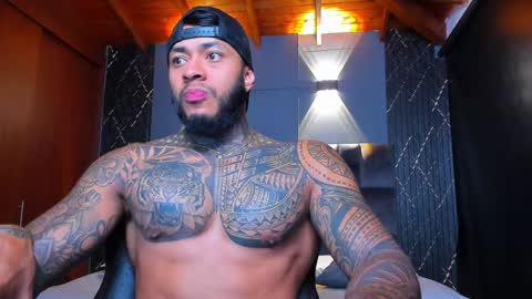 Snapshot of muscle_man19 chatting on January 4, 2:35 pm Nick online show from January 4, 2:35 pm