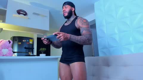Snapshot of muscle_man19 chatting on February 10, 11:23 pm Nick online show from February 10, 11:23 pm
