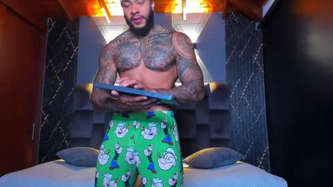 Snapshot of muscle_man19 chatting on December 13, 2:32 am Nick online show from December 13, 2:32 am