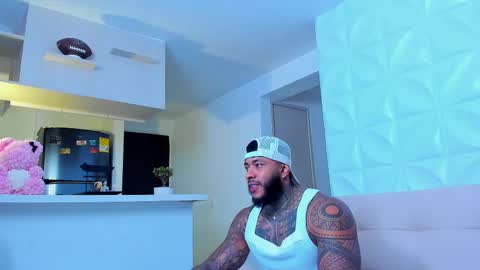 Snapshot of muscle_man19 chatting on February 16, 8:33 pm Nick online show from February 16, 8:33 pm