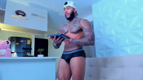 Snapshot of muscle_man19 chatting on February 11, 11:44 pm Nick online show from February 11, 11:44 pm