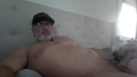 Snapshot of musclemeat41 chatting on March 11, 9:15 pm musclemeat41 online show from March 11, 9:15 pm