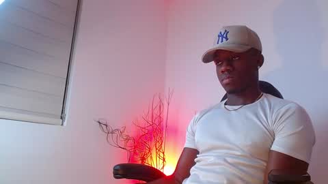 Mylo Wallace  online show from February 4, 3:44 am