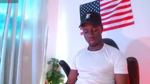 Mylo Wallace  online show from November 15, 5:15 pm