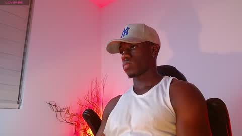 Mylo Wallace  online show from February 8, 1:22 am