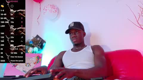 Mylo Wallace  online show from March 6, 11:09 pm