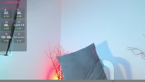 Mylo Wallace  online show from December 7, 4:47 pm