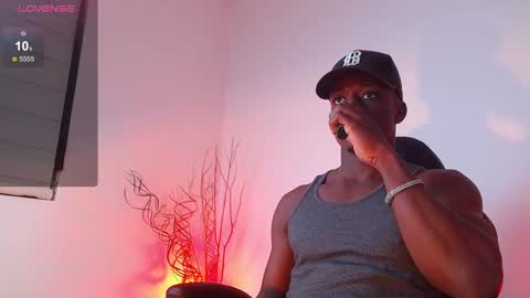 Mylo Wallace  online show from January 20, 3:15 am